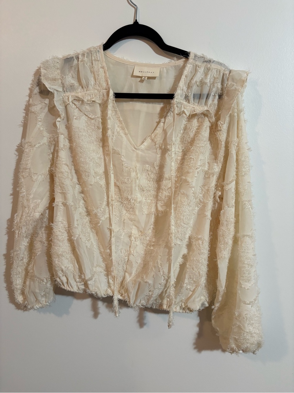 MELLODAY IVORY BLOUSE SIZE MEDIUM